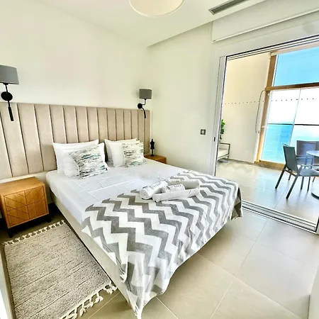Intempo By Holuxe - 176 - 17th Floor Apartman *